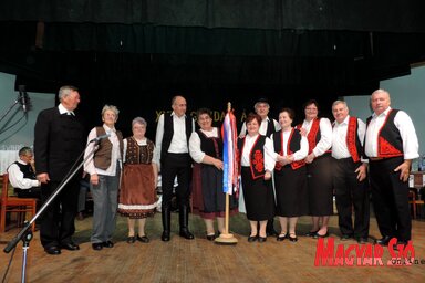 A győztes csapatok a vándorstafétával