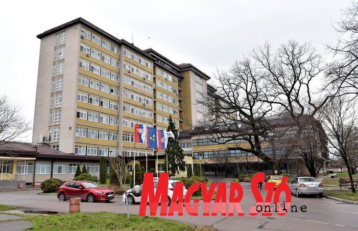 A Szabadkai Közkórházban jelenleg is beteglátogatási tilalom van érvényben (Fotó: Gergely Árpád) A Szabadkai Közkórházban jelenleg is beteglátogatási tilalom van érvényben (Fotó: Gergely Árpád)