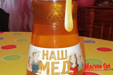 A vásárlók az egyedi üveg és a címke által ismerhetik fel a Szerbiai Méhészek Egyesülete által jóváhagyott terméket (Fotó: Tóth D. Lívia)