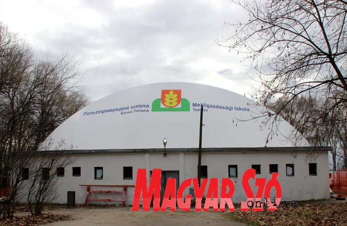 A megújuló sportcsarnok (Tóth Péter felvétele) A megújuló sportcsarnok (Tóth Péter felvétele)