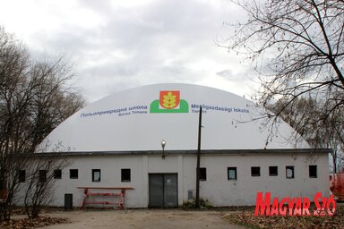A megújuló sportcsarnok (Tóth Péter felvétele)