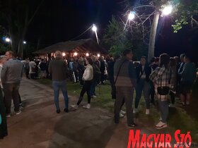 Április 30-ai hagyományos tábortűz és majális Pacséron (Kazinczy Paszterkó Diana)