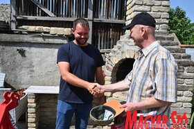 Átadtuk a Magvető főnyereményét a bácsfeketehegyi Harangozó családnak (Ótos András felvétele)