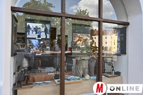 A romániai, partiumi, nagyváradi Mezey Lajos Galériában megnyílt napilapunk fotóriporterének, Ótos Andrásnak a kiállítása. 