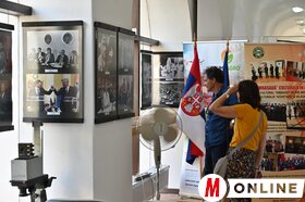 A romániai, partiumi, nagyváradi Mezey Lajos Galériában megnyílt napilapunk fotóriporterének, Ótos Andrásnak a kiállítása. 