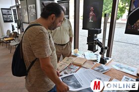 A romániai, partiumi, nagyváradi Mezey Lajos Galériában megnyílt napilapunk fotóriporterének, Ótos Andrásnak a kiállítása. 