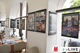 A romániai, partiumi, nagyváradi Mezey Lajos Galériában megnyílt napilapunk fotóriporterének, Ótos Andrásnak a kiállítása. 