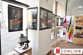 A romániai, partiumi, nagyváradi Mezey Lajos Galériában megnyílt napilapunk fotóriporterének, Ótos Andrásnak a kiállítása. 