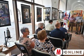 A romániai, partiumi, nagyváradi Mezey Lajos Galériában megnyílt napilapunk fotóriporterének, Ótos Andrásnak a kiállítása. 