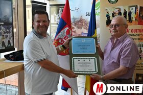 A romániai, partiumi, nagyváradi Mezey Lajos Galériában megnyílt napilapunk fotóriporterének, Ótos Andrásnak a kiállítása. 