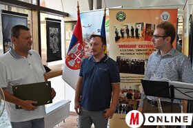 A romániai, partiumi, nagyváradi Mezey Lajos Galériában megnyílt napilapunk fotóriporterének, Ótos Andrásnak a kiállítása. 