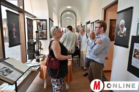 A romániai, partiumi, nagyváradi Mezey Lajos Galériában megnyílt napilapunk fotóriporterének, Ótos Andrásnak a kiállítása. 