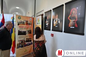 A romániai, partiumi, nagyváradi Mezey Lajos Galériában megnyílt napilapunk fotóriporterének, Ótos Andrásnak a kiállítása. 