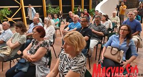 Újvidék fejlődésének bemutatása képeslapokon keresztül (Ótos András felvétele)