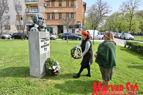 Újvidéken megkoszorúzták Fehér Ferenc vajdasági költő mellszobrát