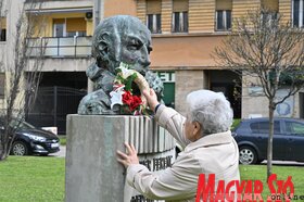 Újvidéken megkoszorúzták Fehér Ferenc vajdasági költő mellszobrát