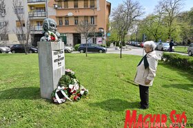 Újvidéken megkoszorúzták Fehér Ferenc vajdasági költő mellszobrát