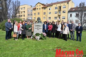 Újvidéken megkoszorúzták Fehér Ferenc vajdasági költő mellszobrát