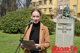 Újvidéken mekoszorúzták Fehér Ferenc vajdasági költő mellszobrát