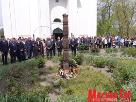 A pacséri református templomban anyák napi ünnepi istentiszteletet, és a kisújszállási kirajzás 237. évfordulójára kopjafa-koszorúzást tartottak (Kazinczy Paszterkó Diana felvétele)