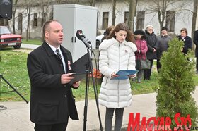 Ünnepélyes istentisztelet és koszorúzás Magyarittabén (Ótos András felvétele)