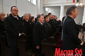 Ünnepélyes istentisztelet és koszorúzás Magyarittabén (Ótos András felvétele)