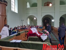 Ünnepi istentisztelet a pacséri református templomban (Kazinczy Paszterkó Diana)
