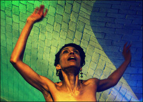 Törzsi tánc és protestáló slam poetry dzsesszben, ő Leena Conquest