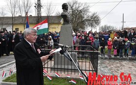 A Kossuth-szobor leleplezése Magyarittabén