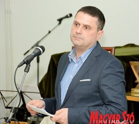 A Napleány-díj kiosztása előtt dr. Dévavári Zoltán, az azonos nevű alapítvány elnöke köszöntötte az egybegyűlteket