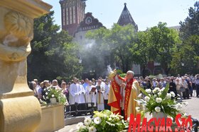 A Szentháromság-szobor újraszentelése Szabadkán