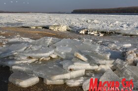 A magyar jégtörők Stari Banovci közelében