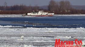 Magyar jégtörő Stari Banovci közelében (Ótos András archív felvétele)