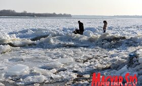 A magyar jégtörők Stari Banovci közelében