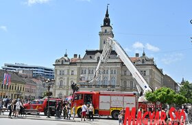 A rendőrség bemutatója Újvidéken