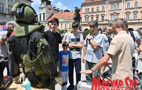 A rendőrség bemutatója Újvidéken