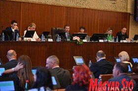 Ülésezik a tartományi képviselőház (Ótos András Felvétele)