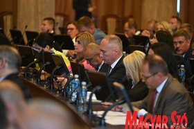 Ülésezik a tartományi képviselőház (Ótos András Felvétele)