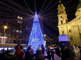 Adventi vásár a Bazilikánál