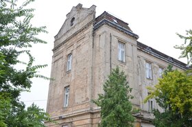 Életveszélyes a szabadkai Ivan Sarić Műszaki Iskola épülete, mely műemlékvédelem alatt áll. Súlyos betondarabok hullnak le.