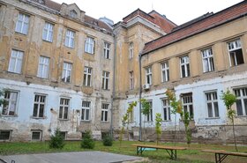 Életveszélyes a szabadkai Ivan Sarić Műszaki Iskola épülete, mely műemlékvédelem alatt áll. Súlyos betondarabok hullnak le.