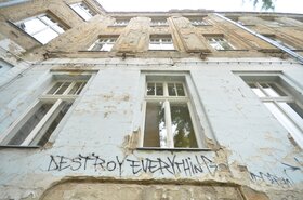 Életveszélyes a szabadkai Ivan Sarić Műszaki Iskola épülete, mely műemlékvédelem alatt áll. Súlyos betondarabok hullnak le.