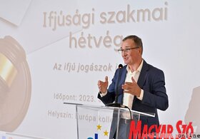Az ifjú jogászok iránytűje szakmai tanácskozás az Európa Kollégiumban (Ótos András felvétele)