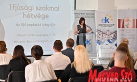 Az ifjú jogászok iránytűje szakmai tanácskozás az Európa Kollégiumban (Ótos András felvétele)