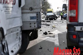 Több személygépjármű és egy teherautó ütközött Szabadkán (Molnár Edvárd felvétele)