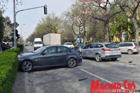Több személygépjármű és egy teherautó ütközött Szabadkán (Molnár Edvárd felvétele)