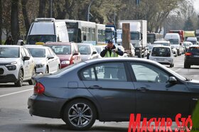 Több személygépjármű és egy teherautó ütközött Szabadkán (Molnár Edvárd felvétele)