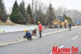 Befejező munkálatok az újvidéki Partizán utcai vasúti felüljárónál (Ótos András felvétele)