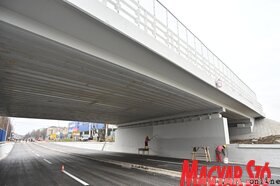Befejező munkálatok az újvidéki Partizán utcai vasúti felüljárónál (Ótos András felvétele)