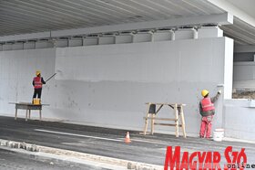 Befejező munkálatok az újvidéki Partizán utcai vasúti felüljárónál (Ótos András felvétele)